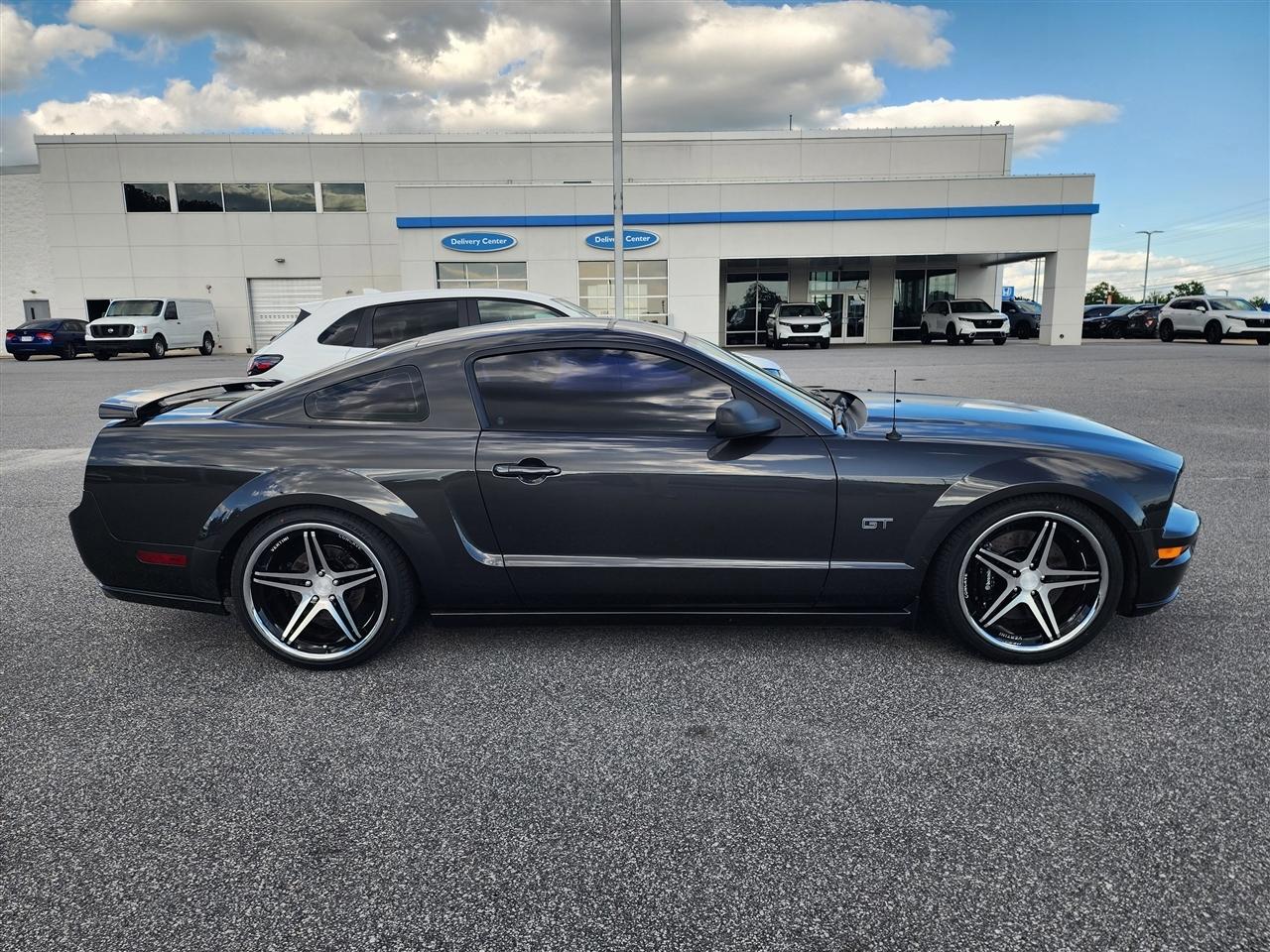 Ford Mustang GT Deluxe Coupe 2008
