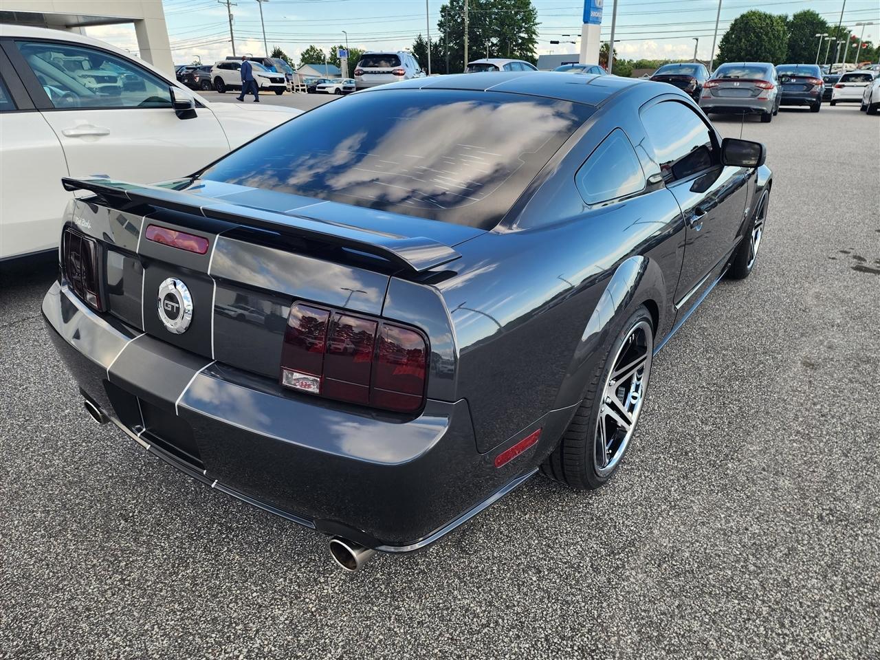 Ford Mustang GT Deluxe Coupe 2008