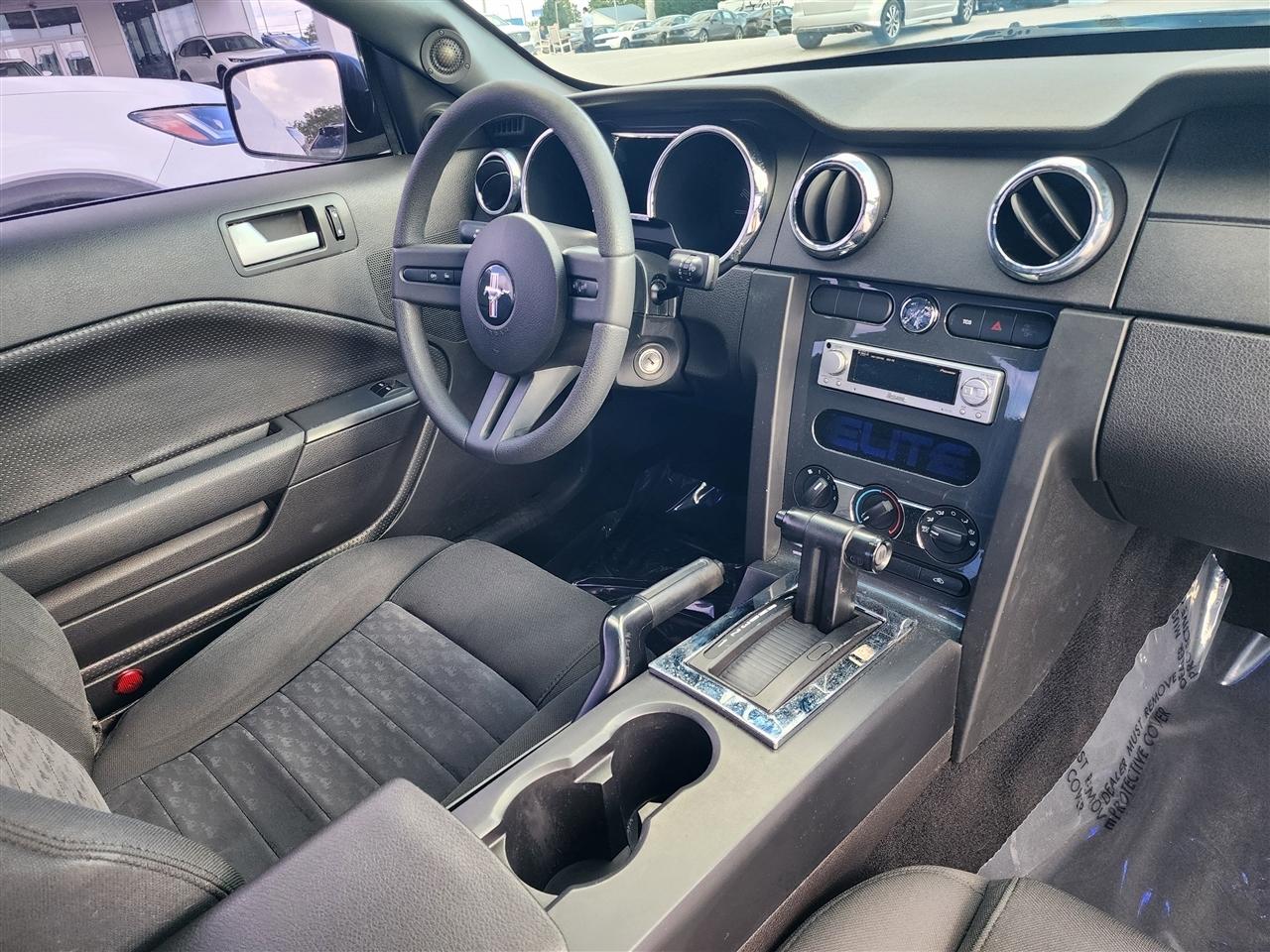 Ford Mustang GT Deluxe Coupe 2008