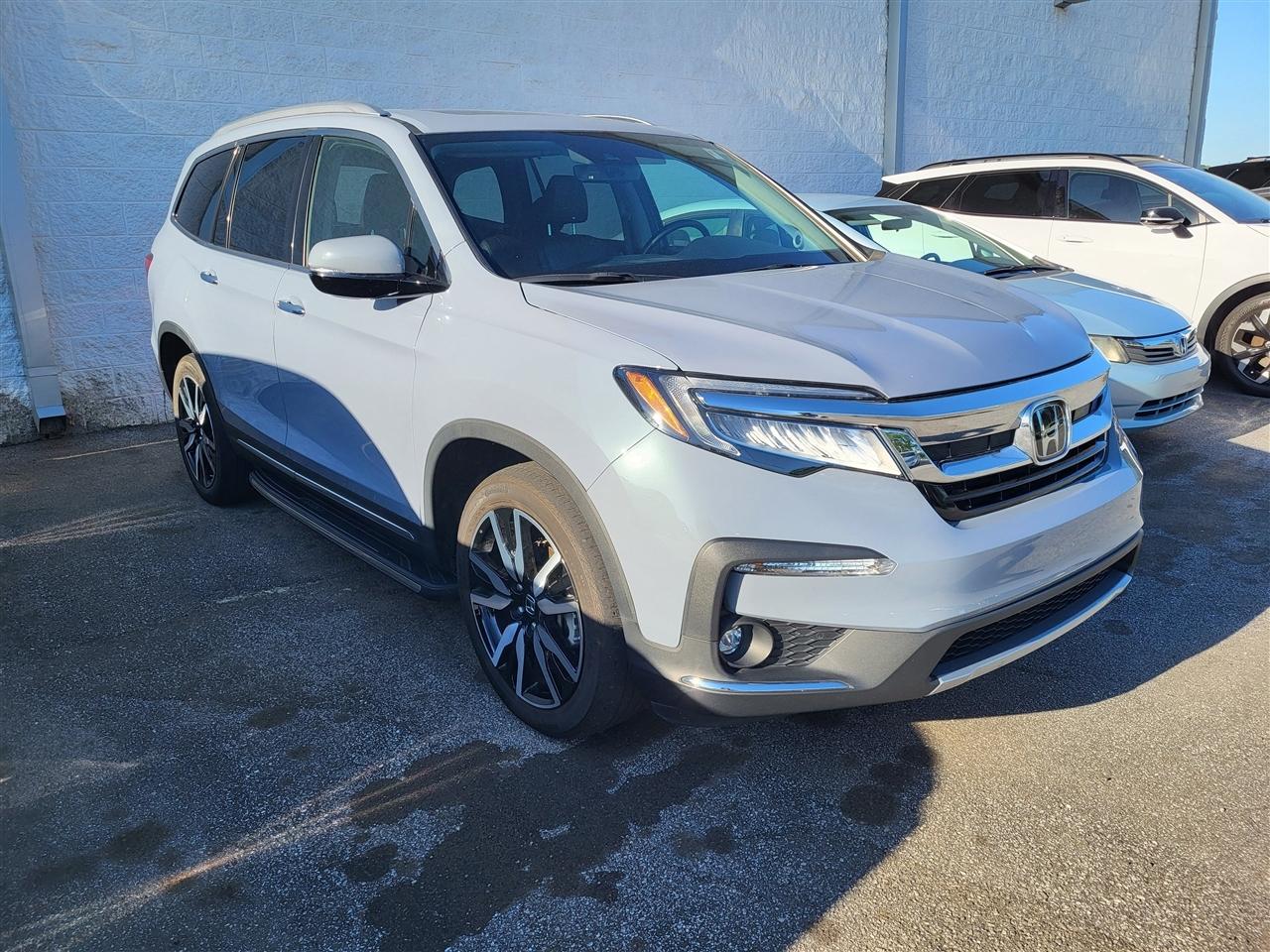 Honda Pilot Touring AWD w/Rear Captains Chairs 2022