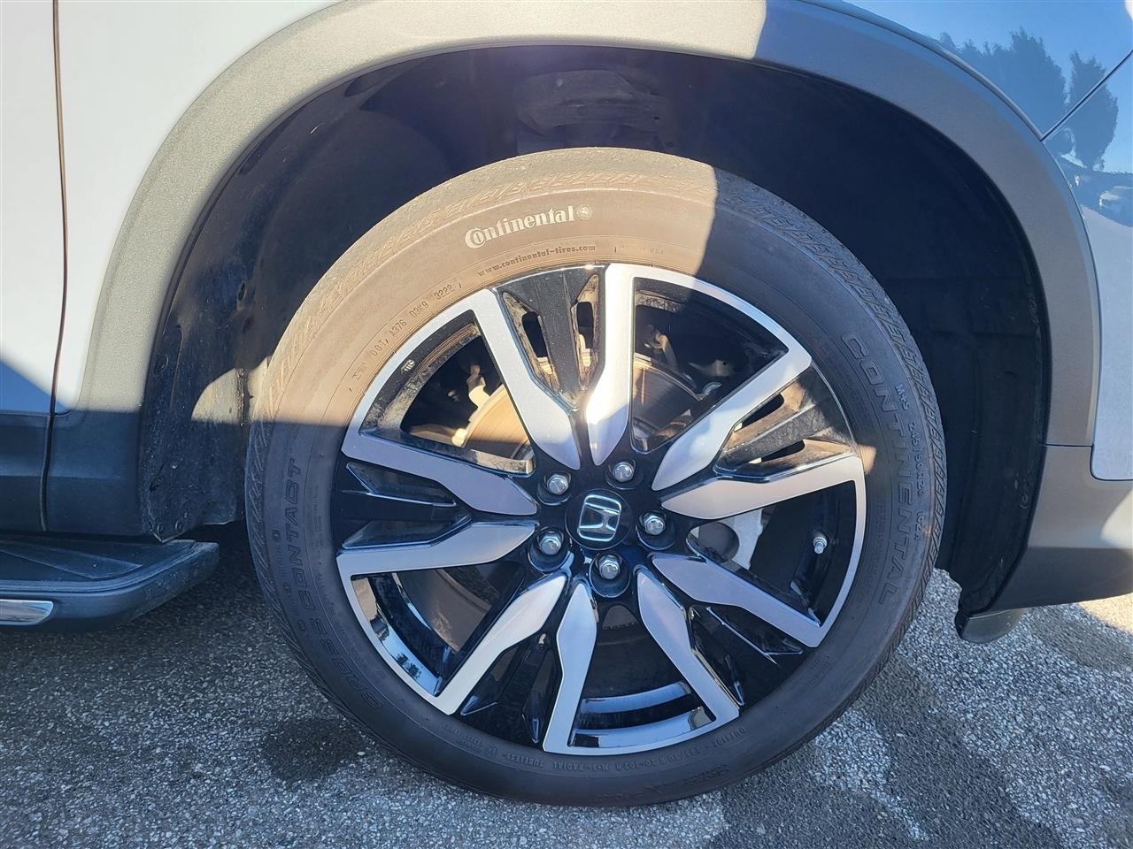 Honda Pilot Touring AWD w/Rear Captains Chairs 2022