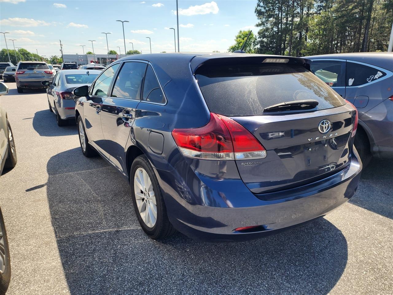 Toyota Venza LE I4 FWD 2015