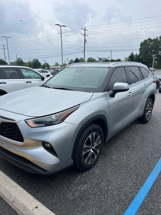 Toyota Highlander XLE FWD V6 2022