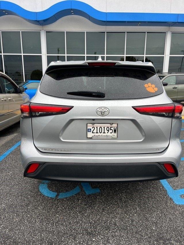 Toyota Highlander XLE FWD V6 2022