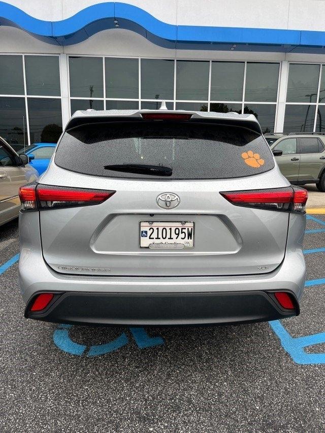 Toyota Highlander XLE FWD V6 2022