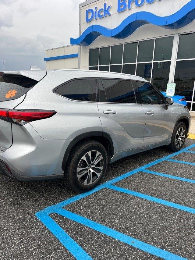 Toyota Highlander XLE FWD V6 2022