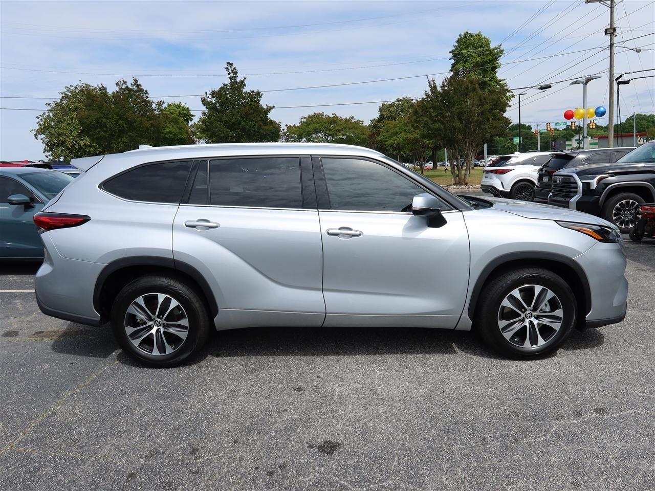 Toyota Highlander XLE FWD V6 2022