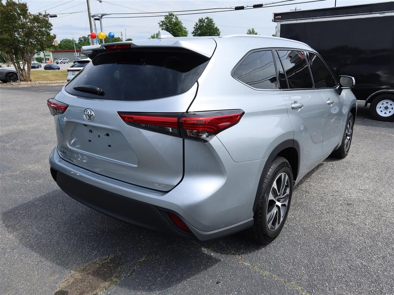 Toyota Highlander XLE FWD V6 2022
