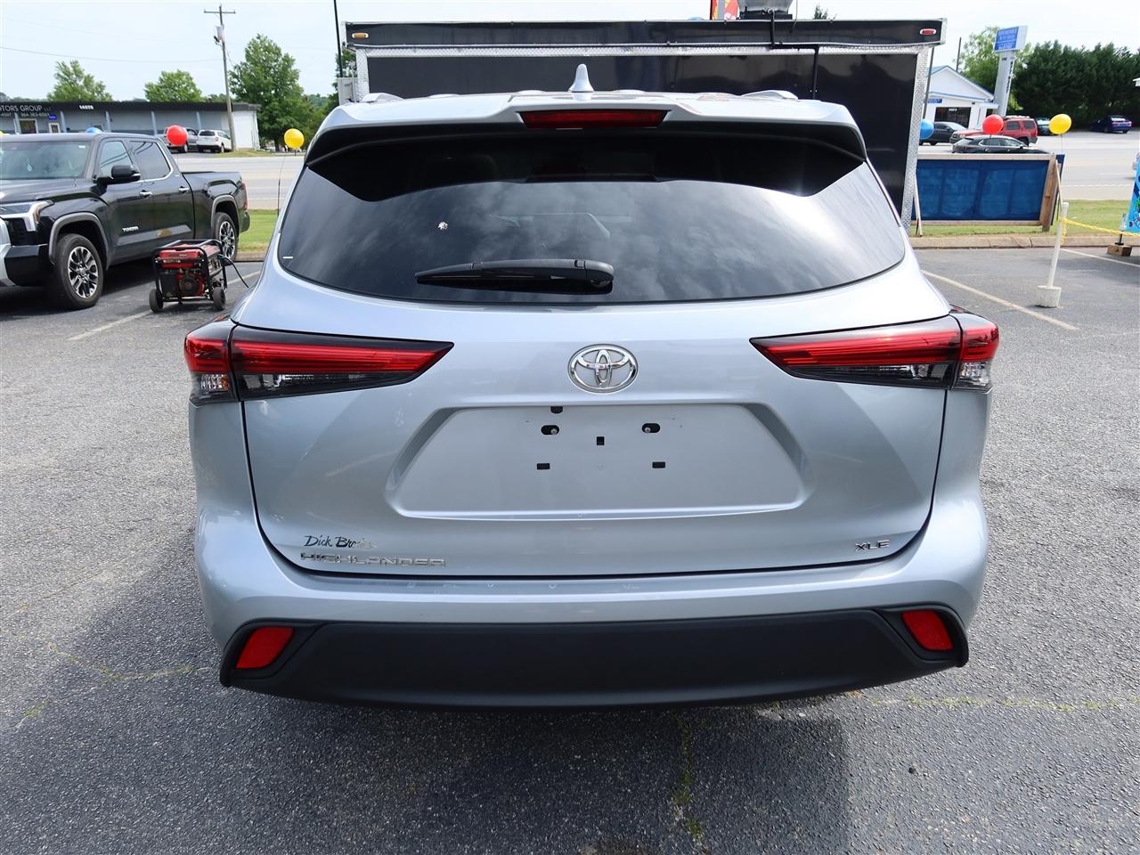 Toyota Highlander XLE FWD V6 2022