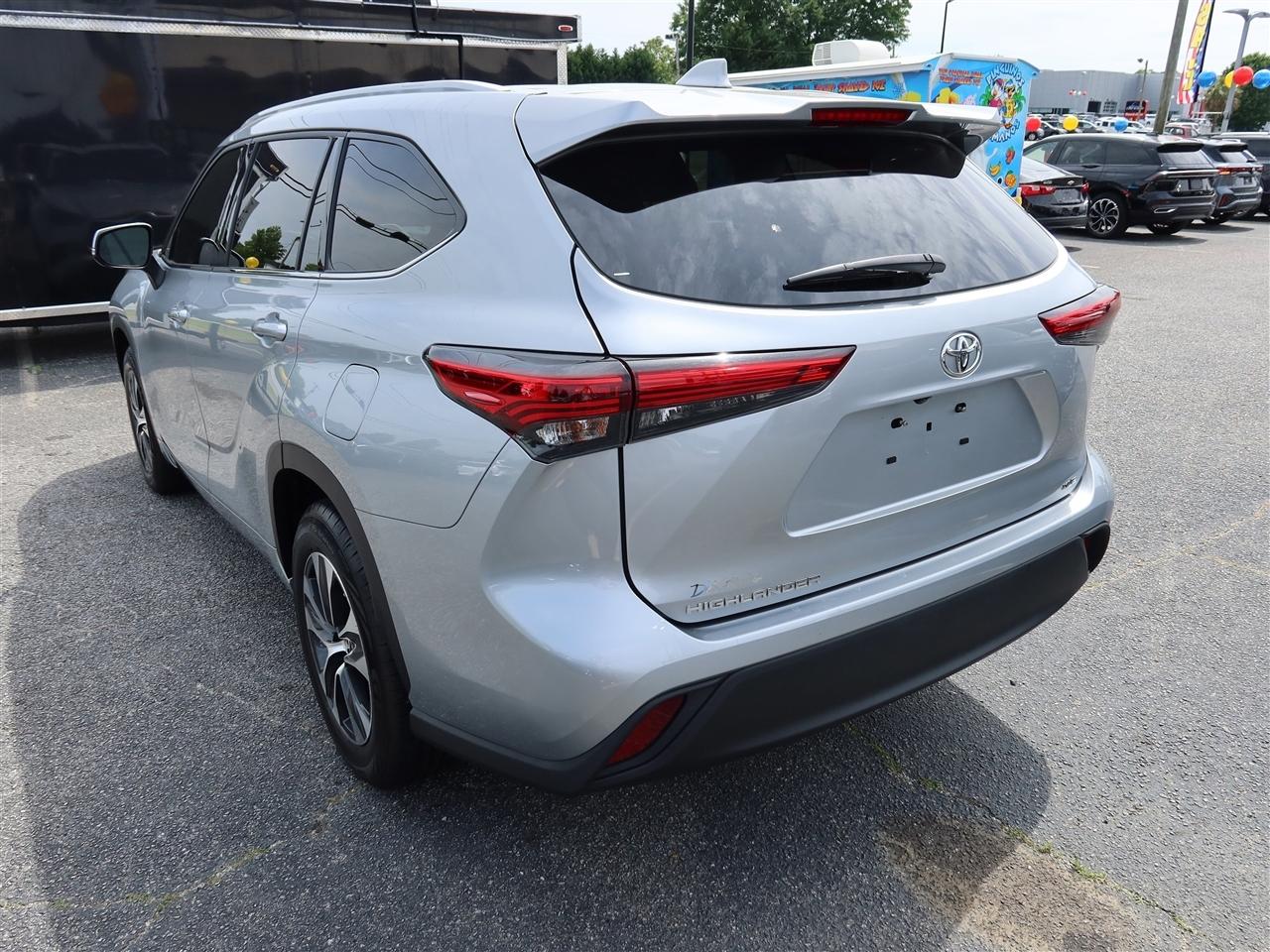 Toyota Highlander XLE FWD V6 2022