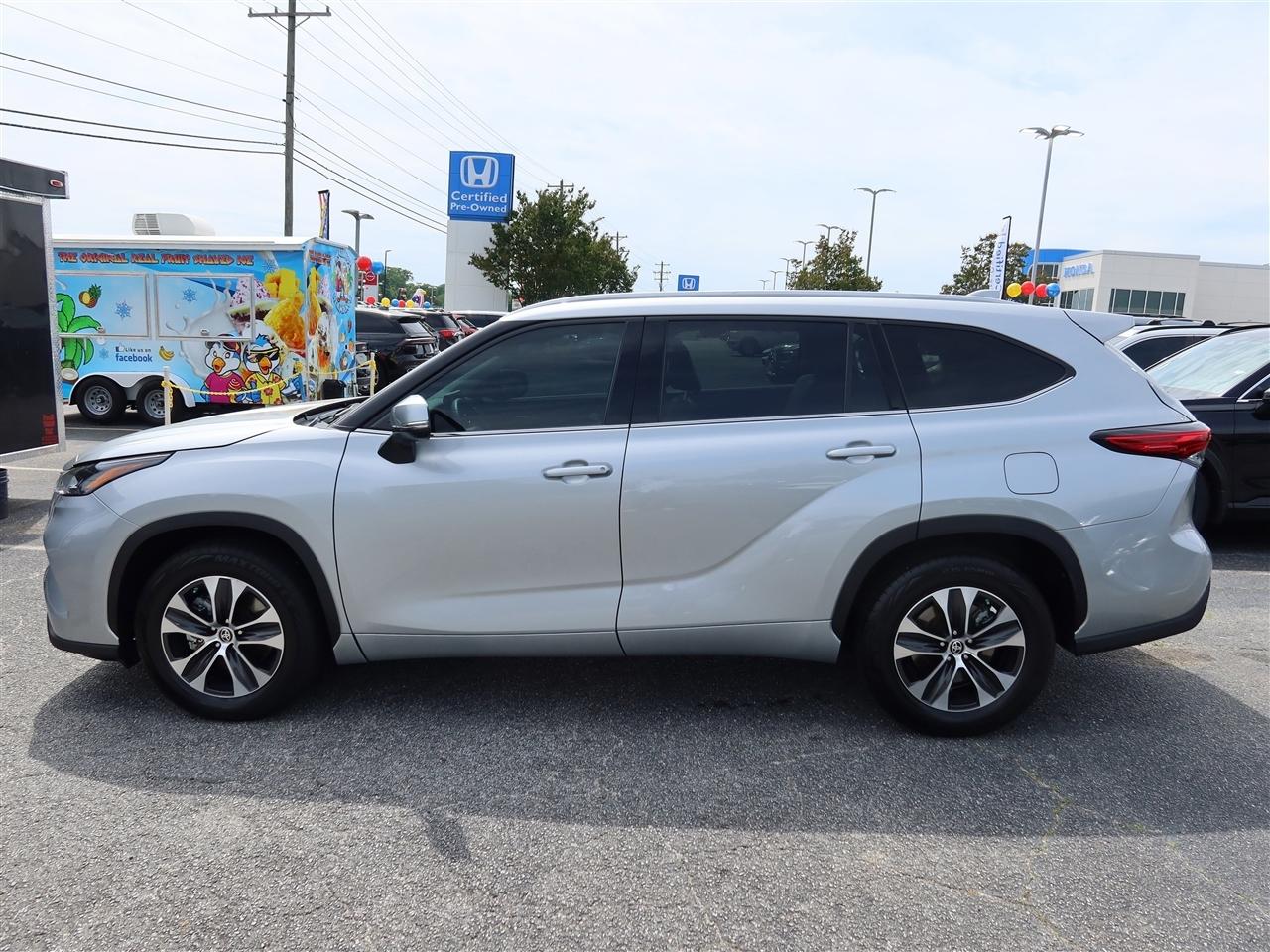 Toyota Highlander XLE FWD V6 2022