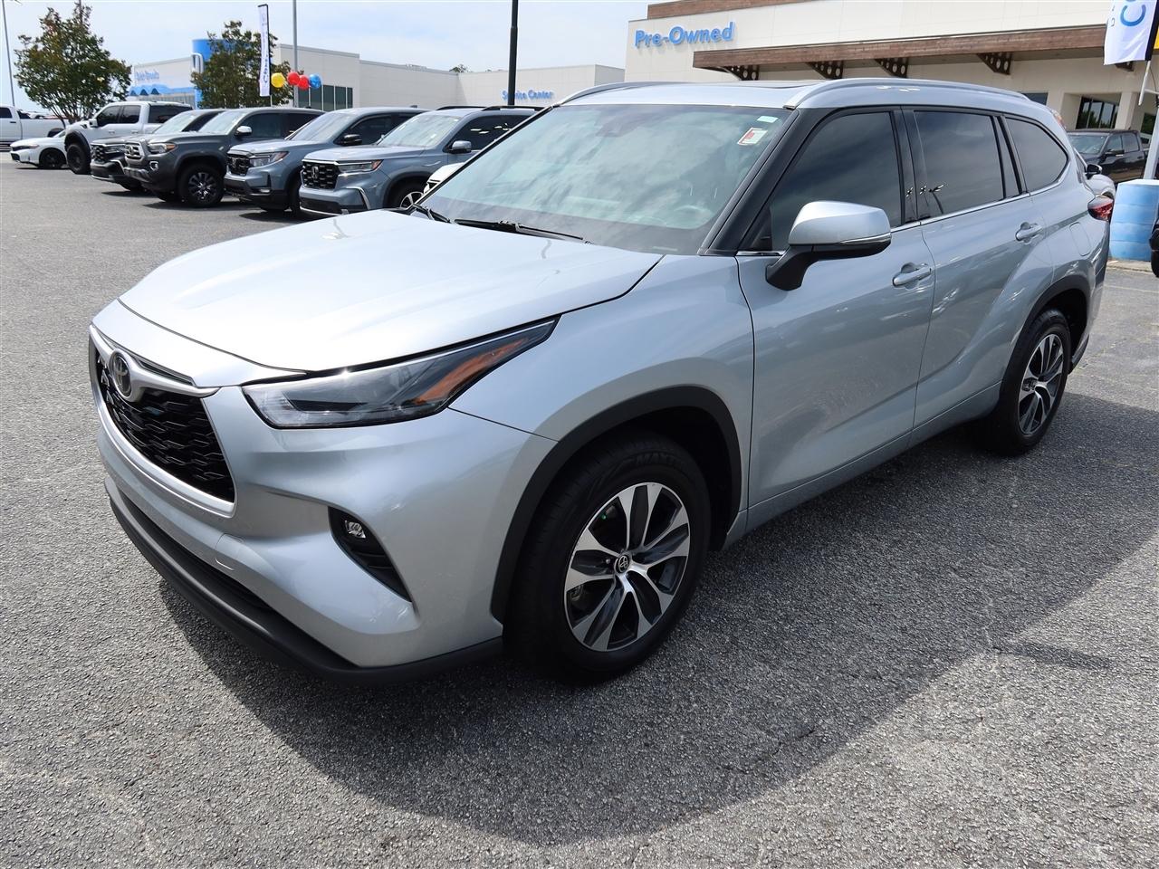 Toyota Highlander XLE FWD V6 2022