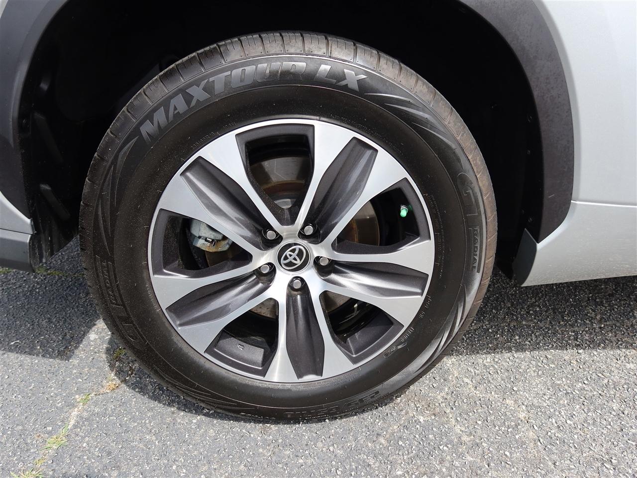 Toyota Highlander XLE FWD V6 2022