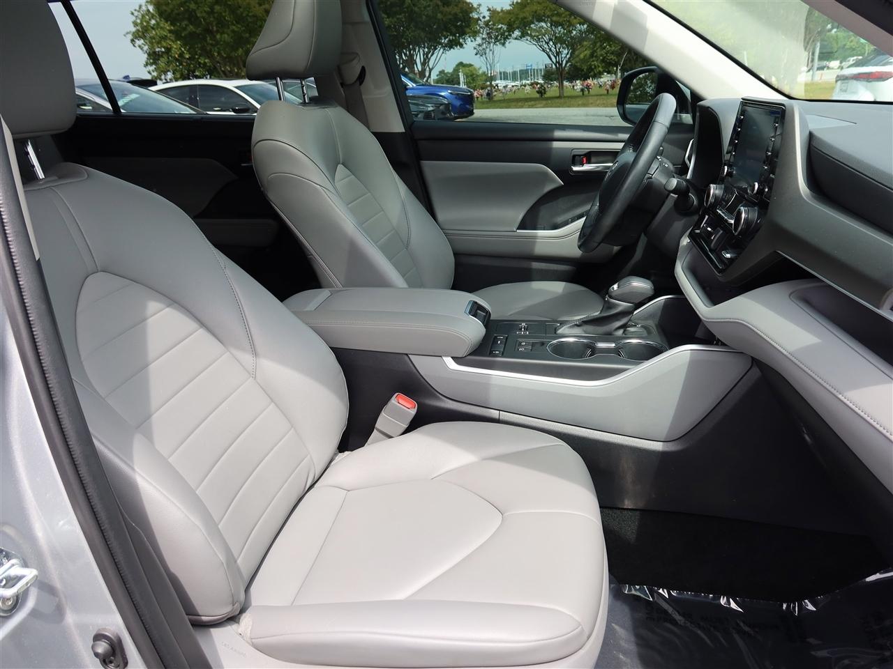 Toyota Highlander XLE FWD V6 2022