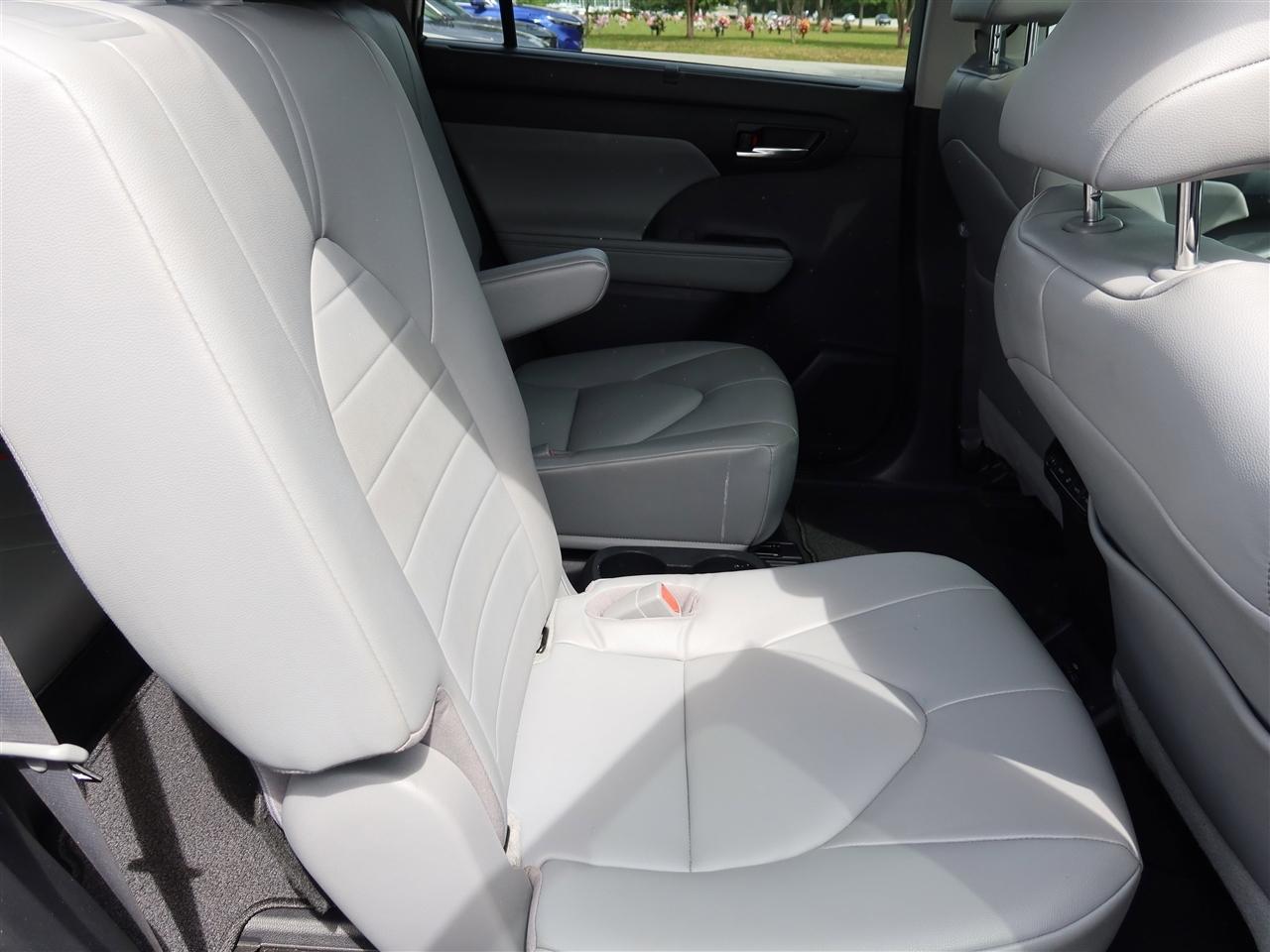 Toyota Highlander XLE FWD V6 2022