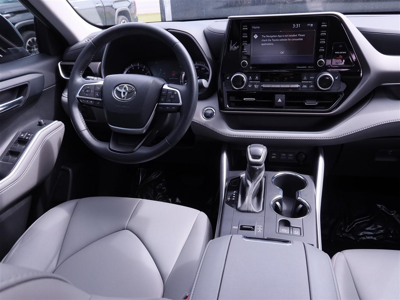 Toyota Highlander XLE FWD V6 2022