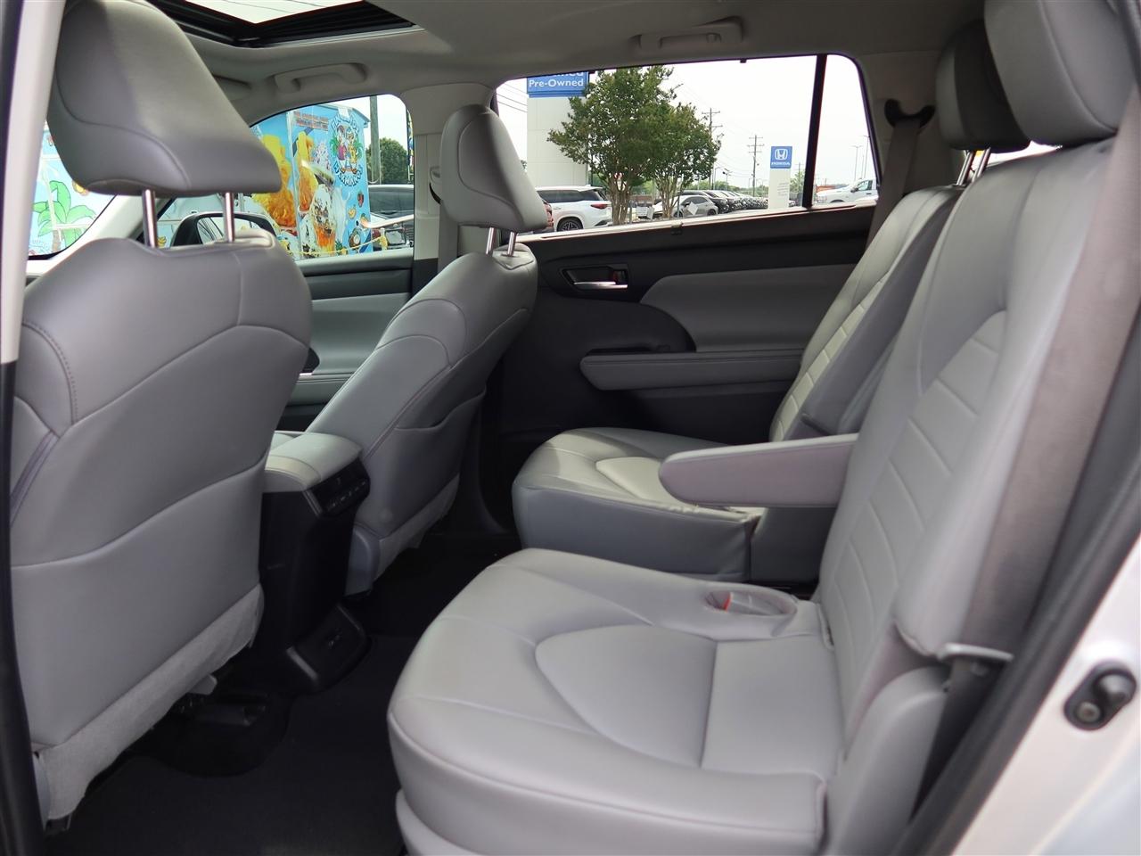 Toyota Highlander XLE FWD V6 2022