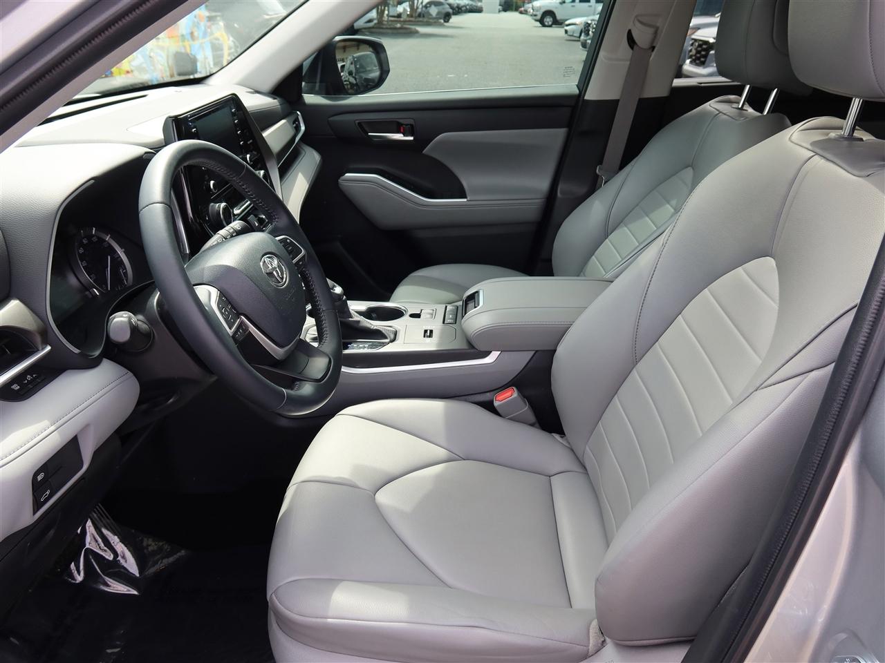 Toyota Highlander XLE FWD V6 2022