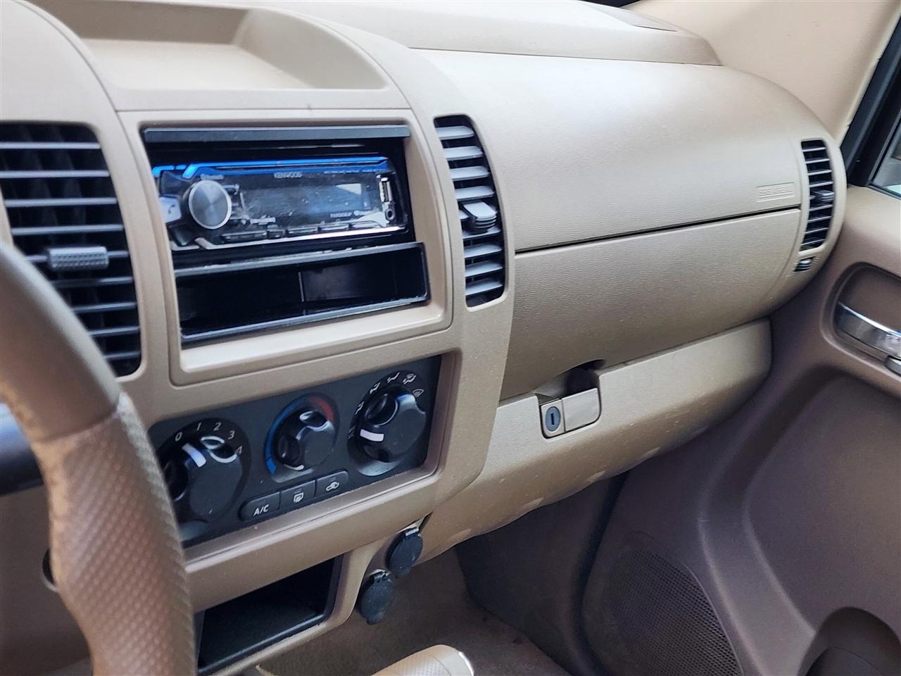Nissan Frontier SE Crew Cab 4WD 2006