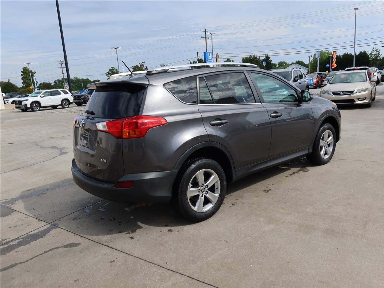 Toyota RAV4 XLE FWD 2015