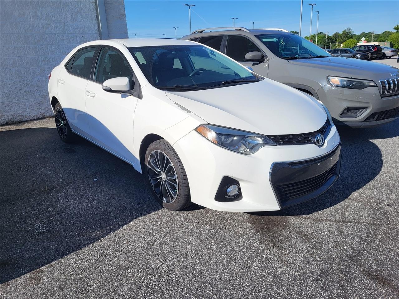 Toyota Corolla L 4-Speed AT 2015