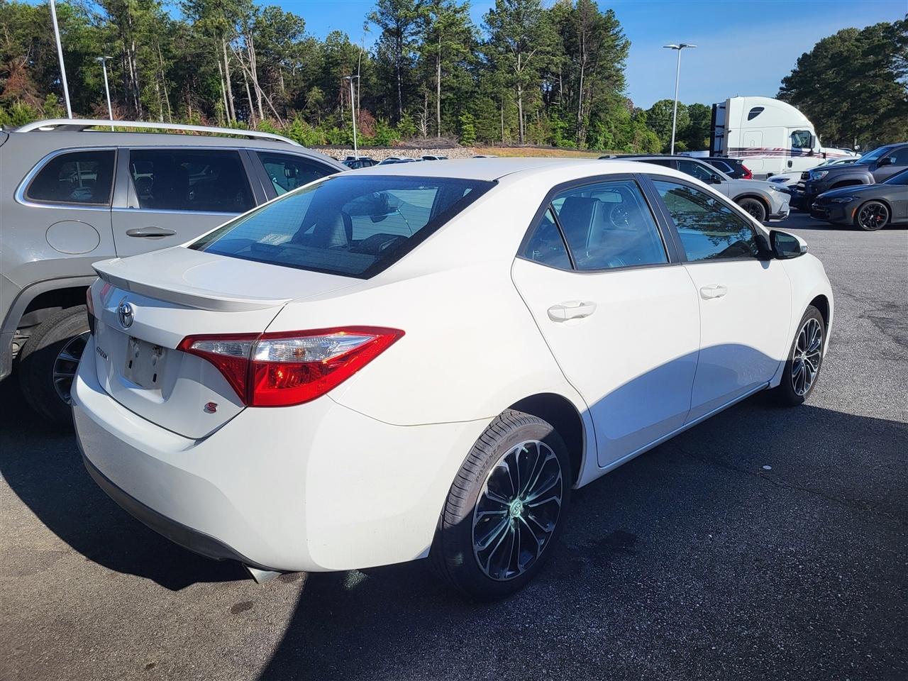 Toyota Corolla L 4-Speed AT 2015