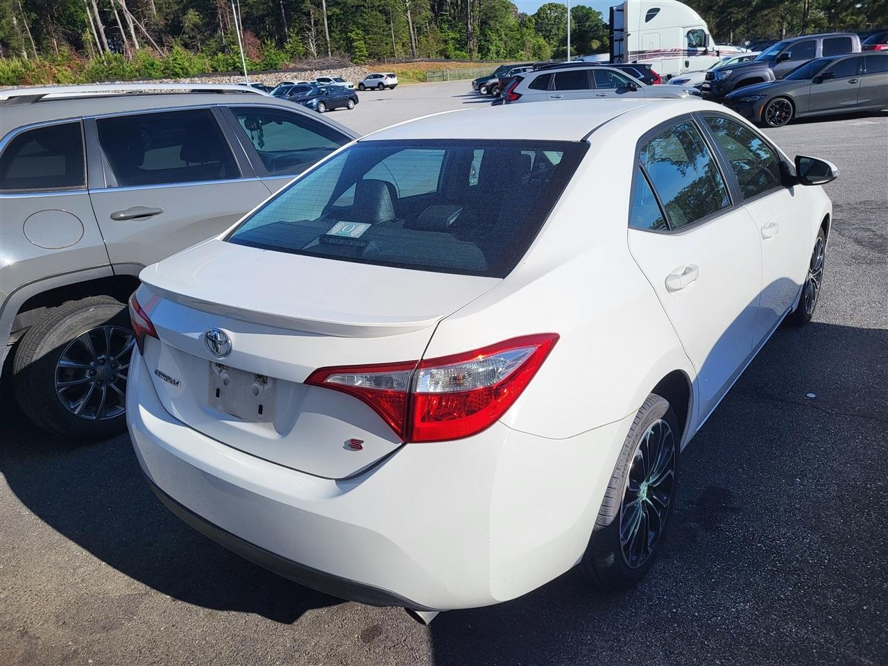 Toyota Corolla L 4-Speed AT 2015