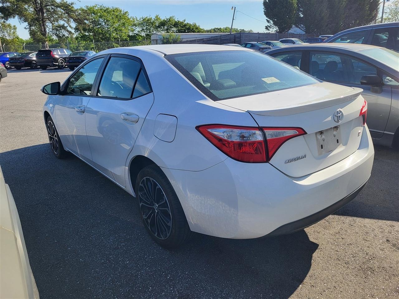 Toyota Corolla L 4-Speed AT 2015