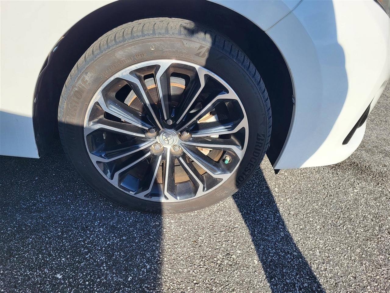 Toyota Corolla L 4-Speed AT 2015