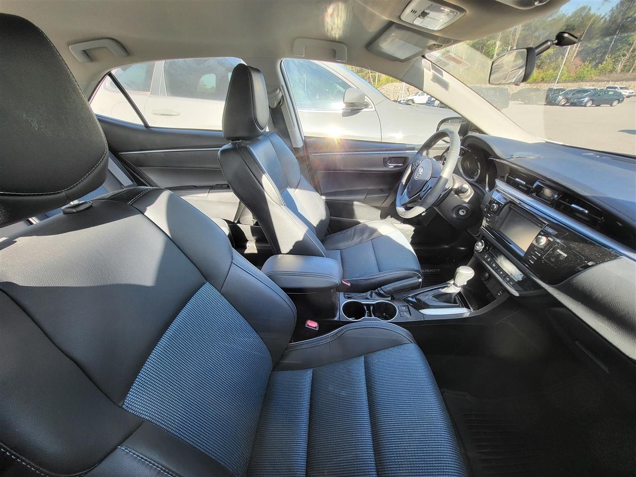 Toyota Corolla L 4-Speed AT 2015