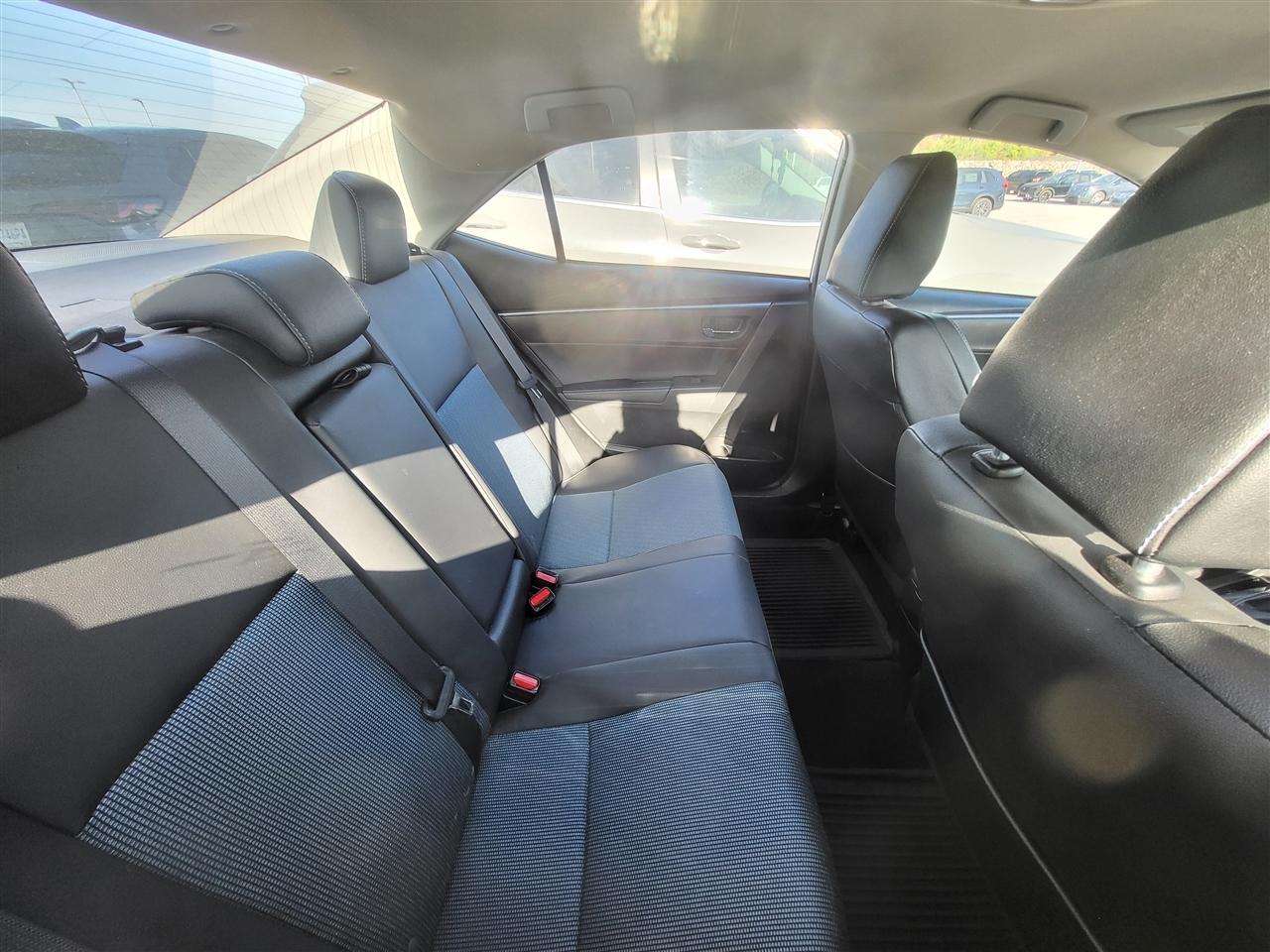 Toyota Corolla L 4-Speed AT 2015