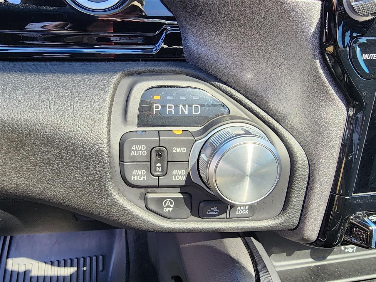 RAM 1500 Rebel Crew Cab SB 4WD 2025