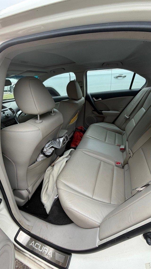Acura TSX 5-Speed AT with Tech Package 2011