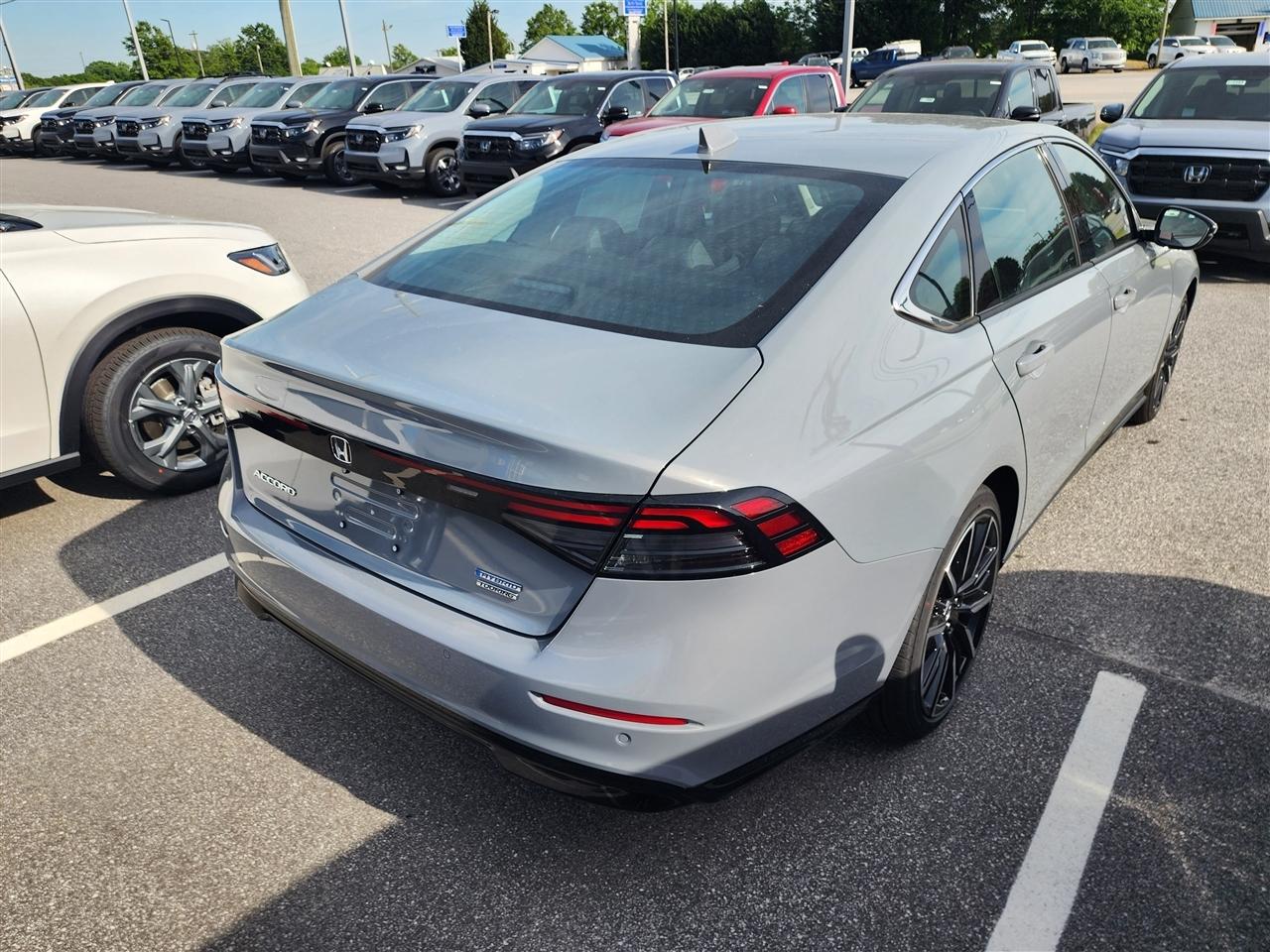 Honda Accord Touring Hybrid 2026