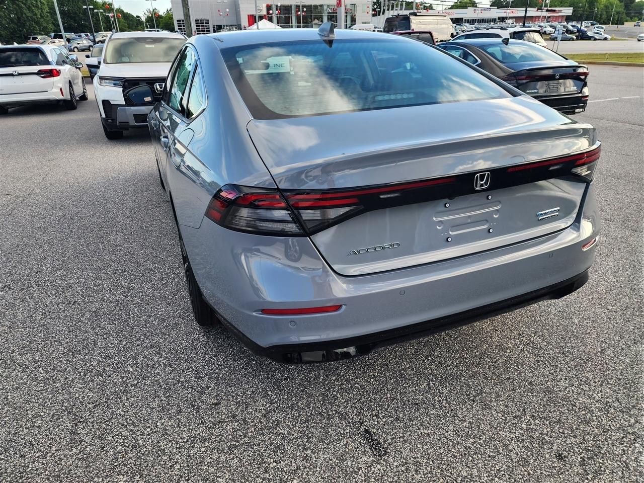 Honda Accord Touring Hybrid 2026