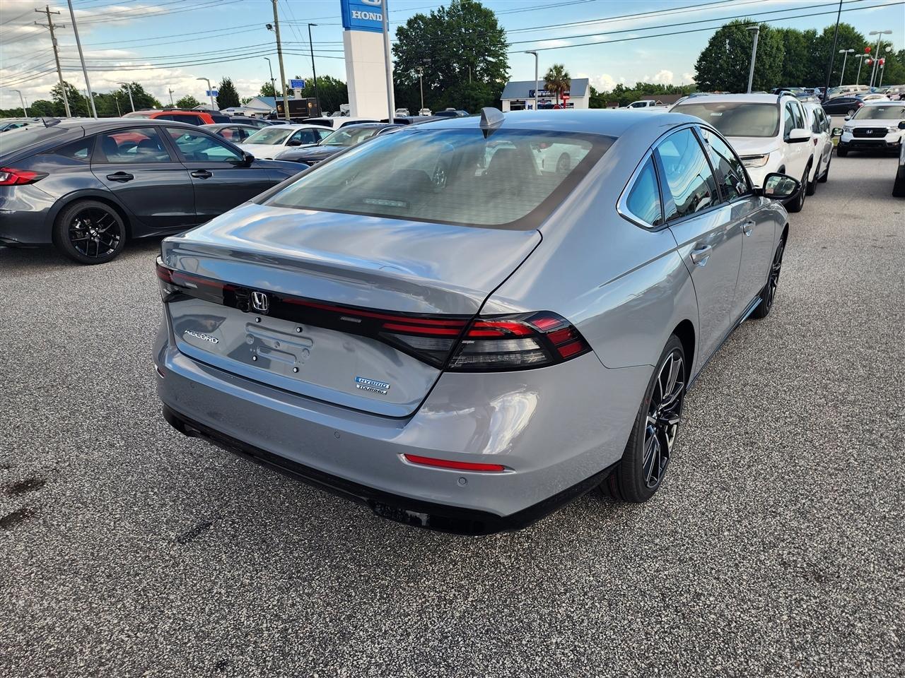 Honda Accord Touring Hybrid 2026
