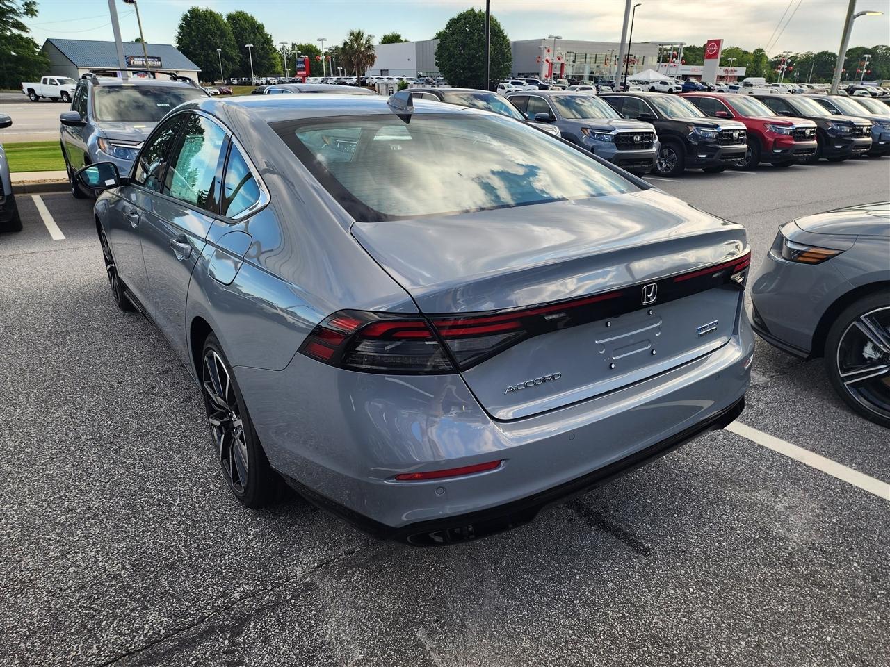 Honda Accord Touring Hybrid 2026