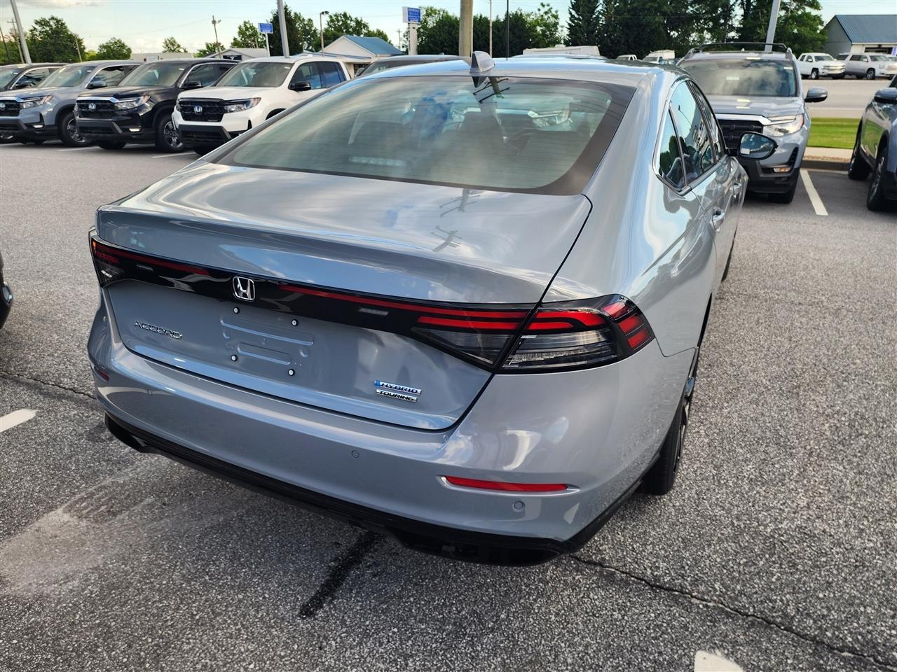 Honda Accord Touring Hybrid 2026