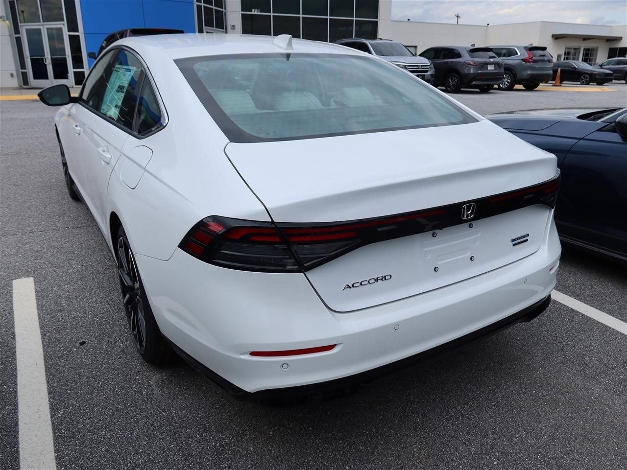 Honda Accord Touring Hybrid 2026