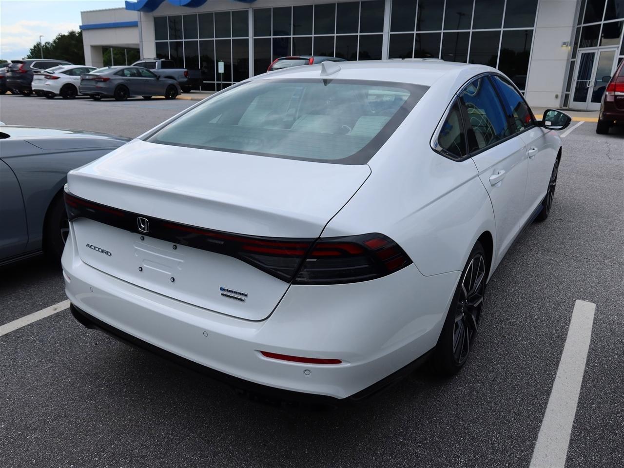 Honda Accord Touring Hybrid 2026
