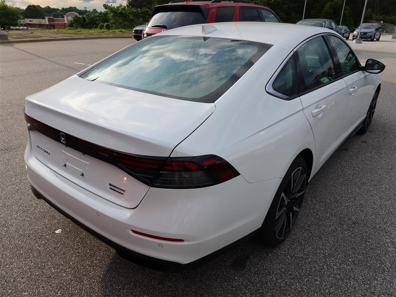 Honda Accord Touring Hybrid 2026