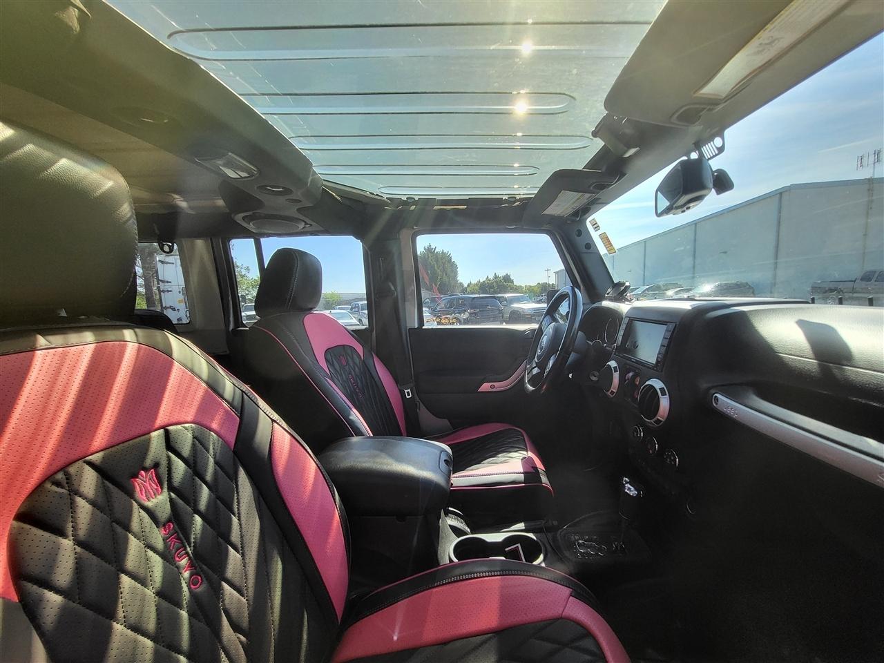 Jeep Wrangler Unlimited Sahara 4WD 2014