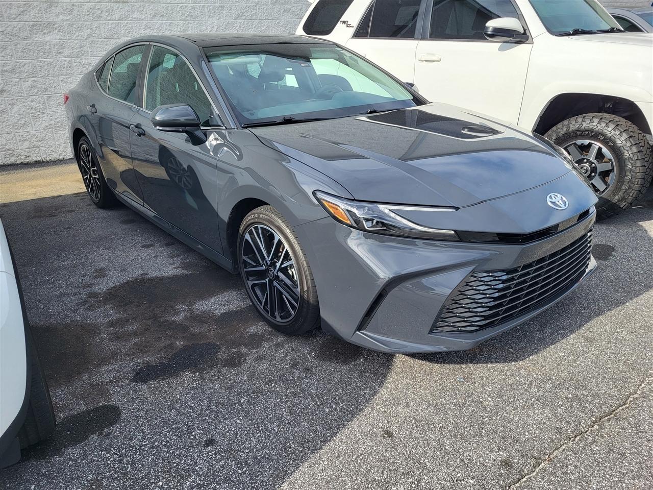 Toyota Camry Hybrid XLE 2025