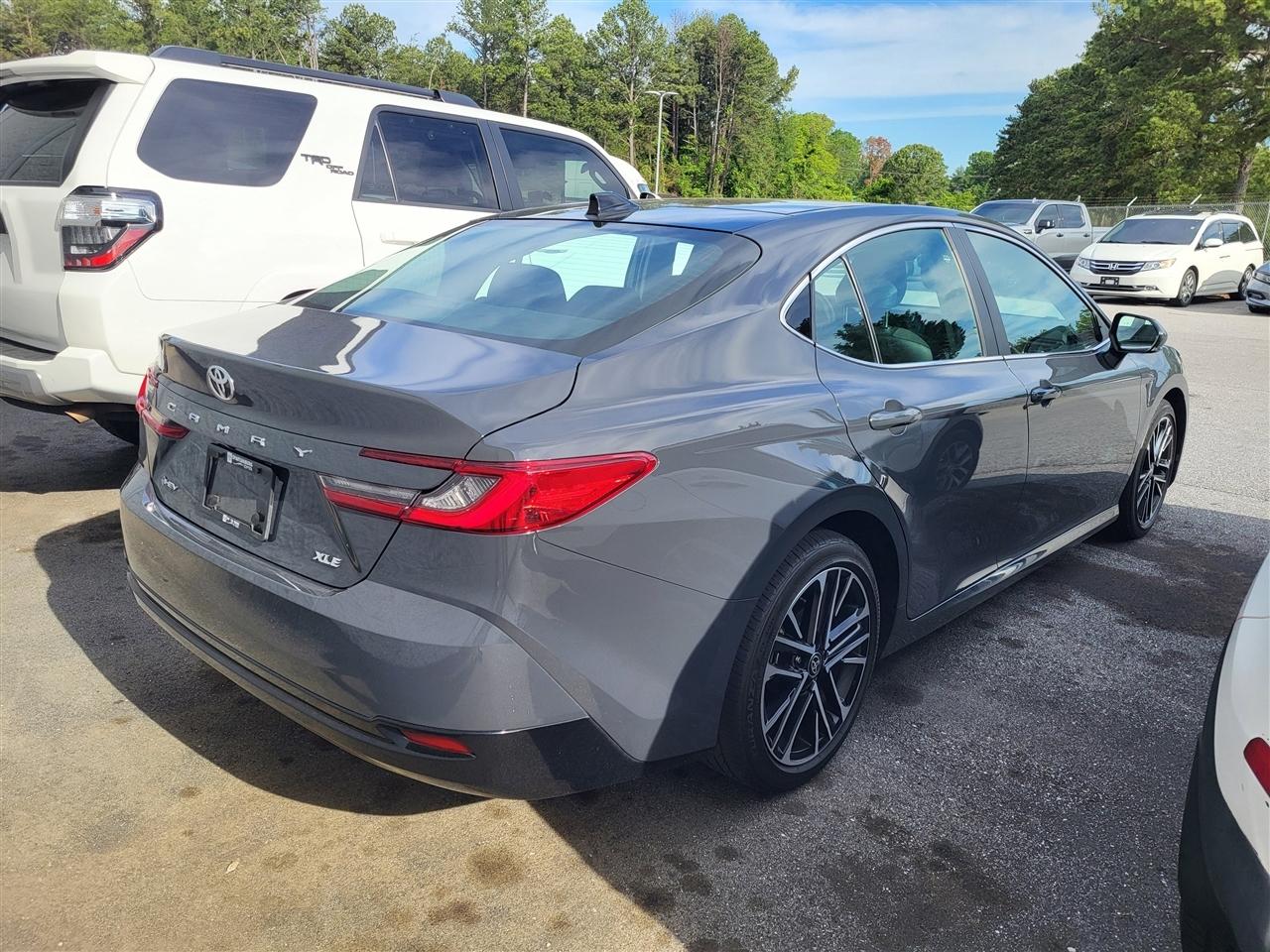Toyota Camry Hybrid XLE 2025
