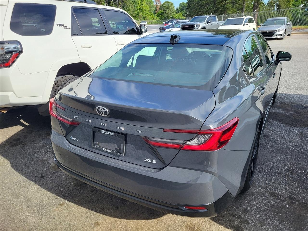 Toyota Camry Hybrid XLE 2025