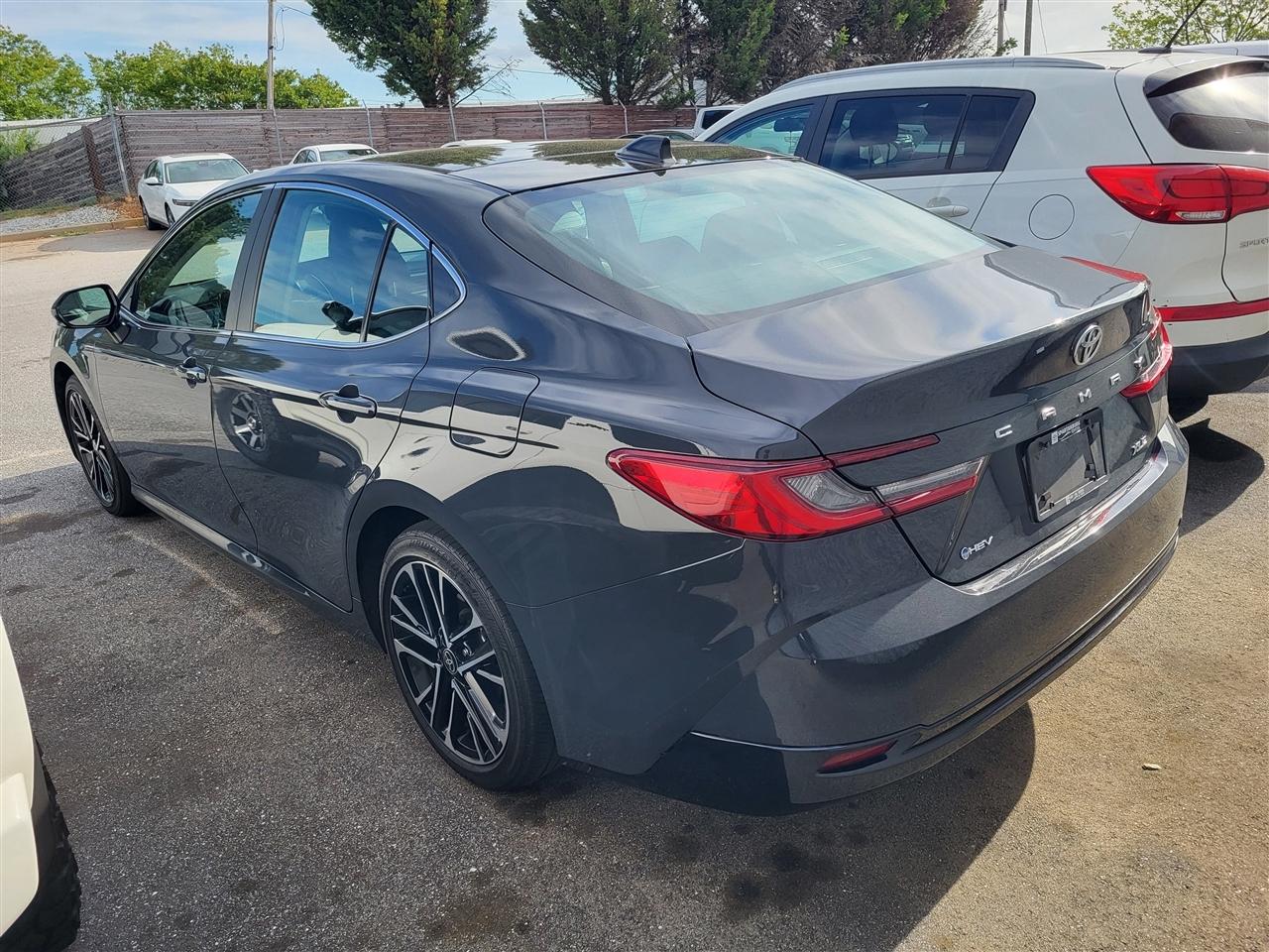 Toyota Camry Hybrid XLE 2025