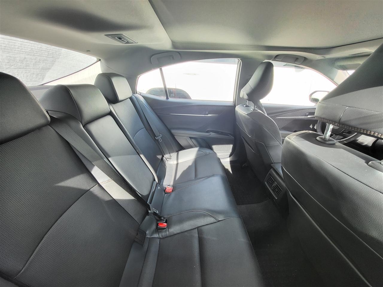 Toyota Camry Hybrid XLE 2025