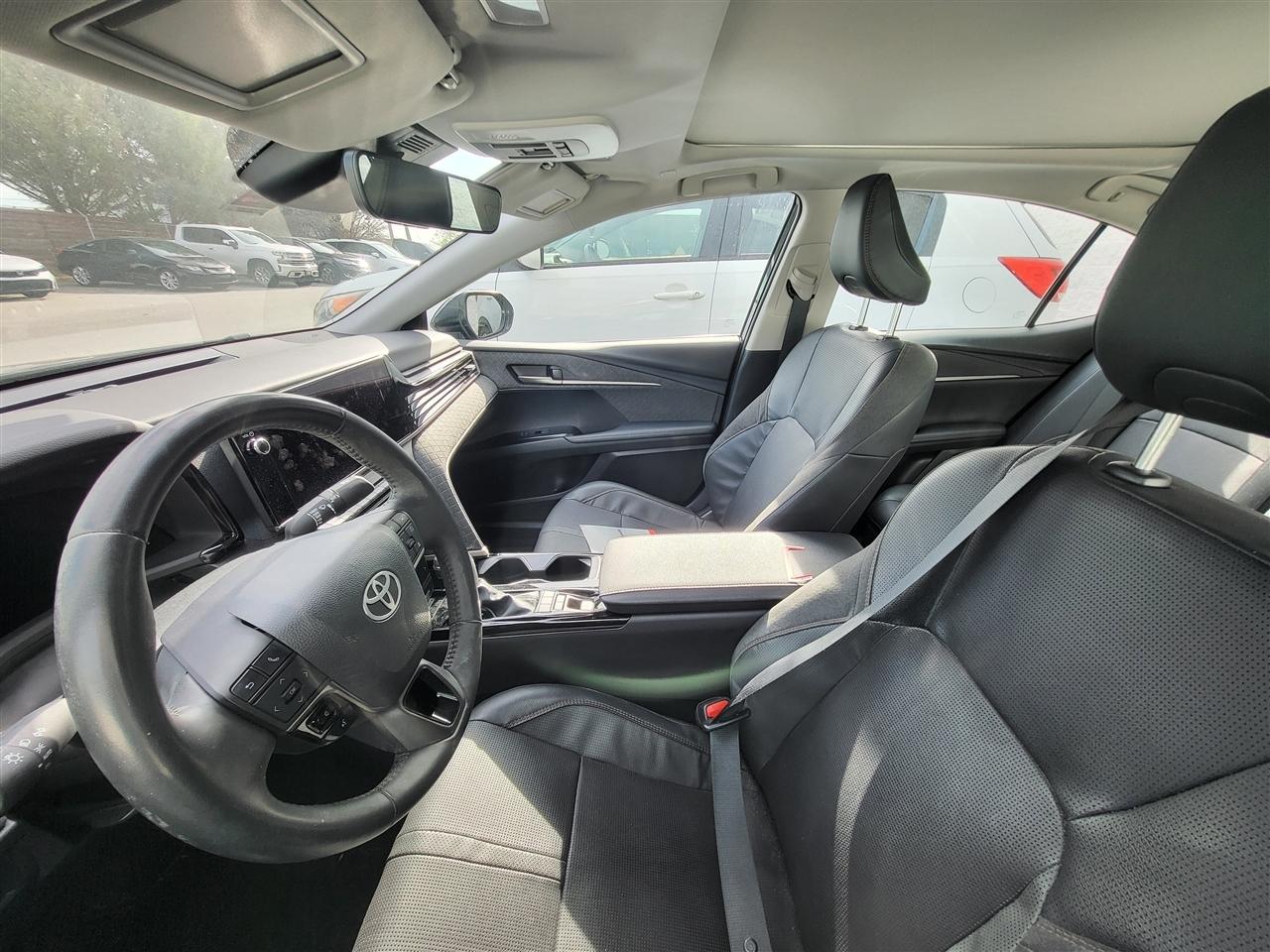 Toyota Camry Hybrid XLE 2025
