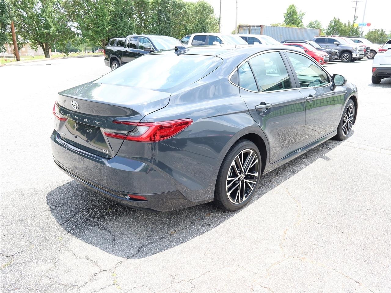 Toyota Camry Hybrid XLE 2025