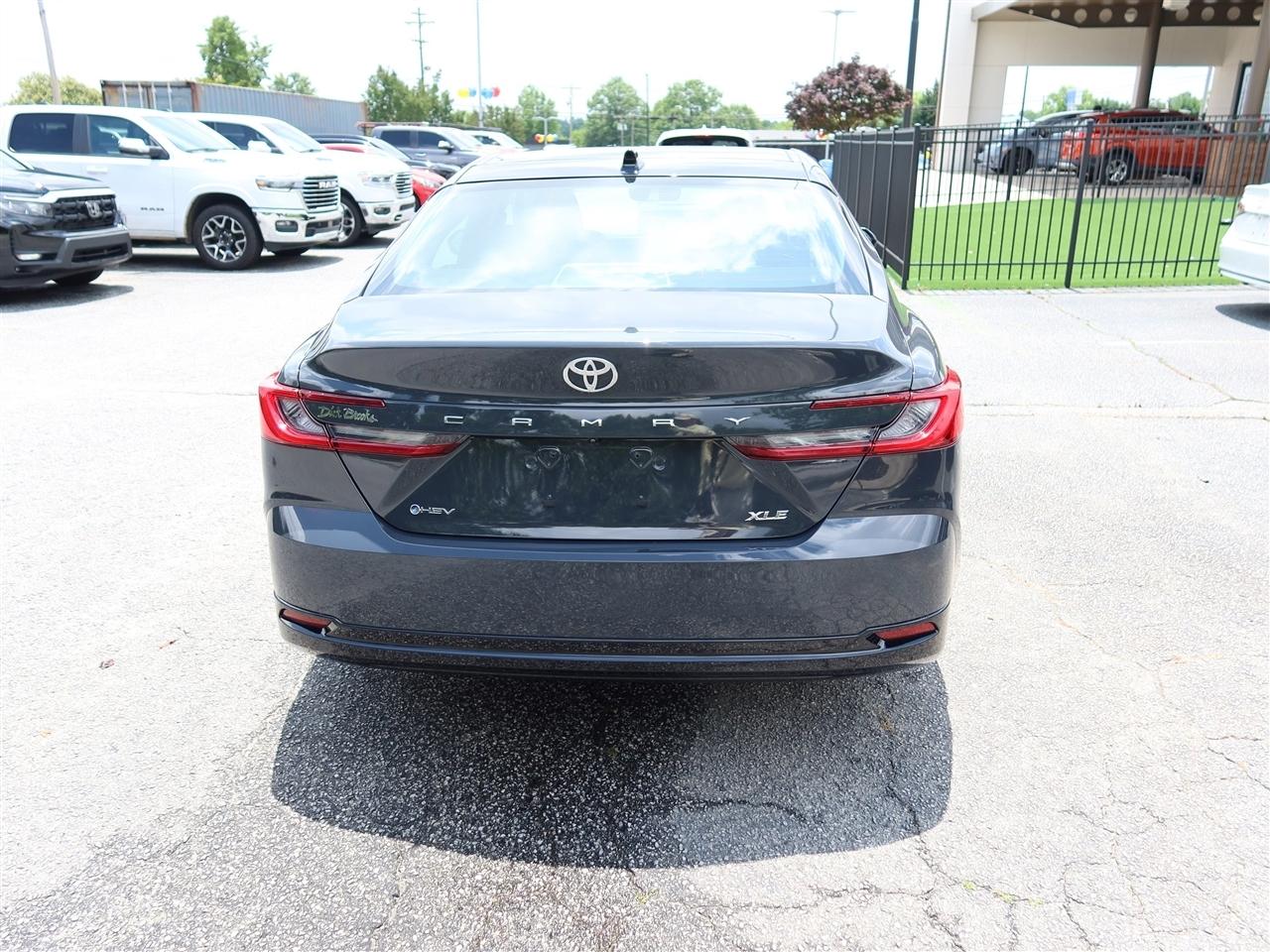 Toyota Camry Hybrid XLE 2025